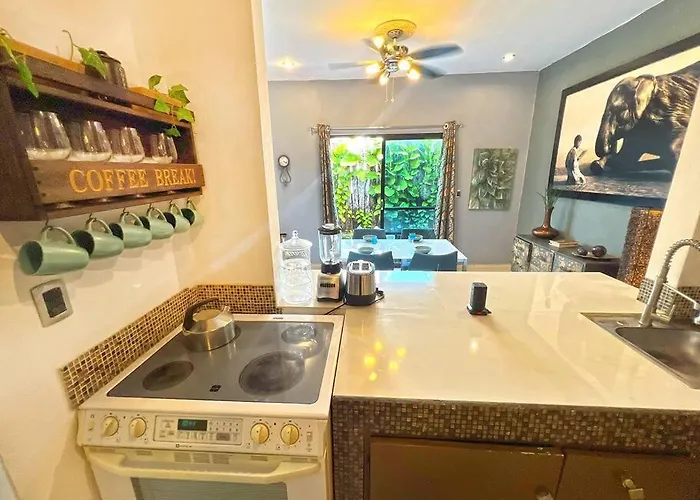 Beachside Oasis ! Spacious ½ Block From The Apartment *