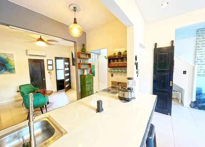 Apartment Beachside Oasis ! Spacious ½ Block From The *