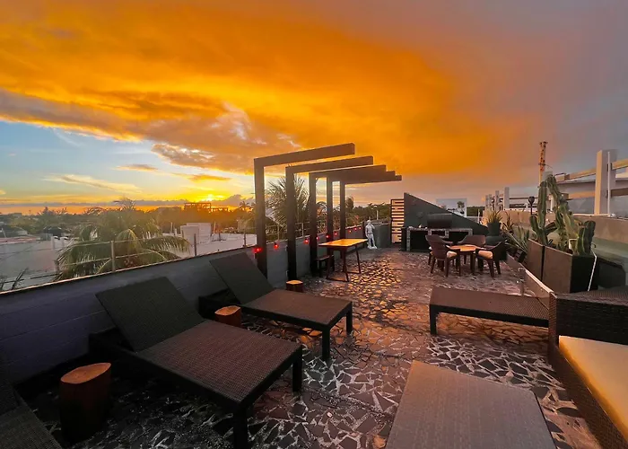 Apartment Beachside Oasis ! Spacious ½ Block From The Puerto Morelos