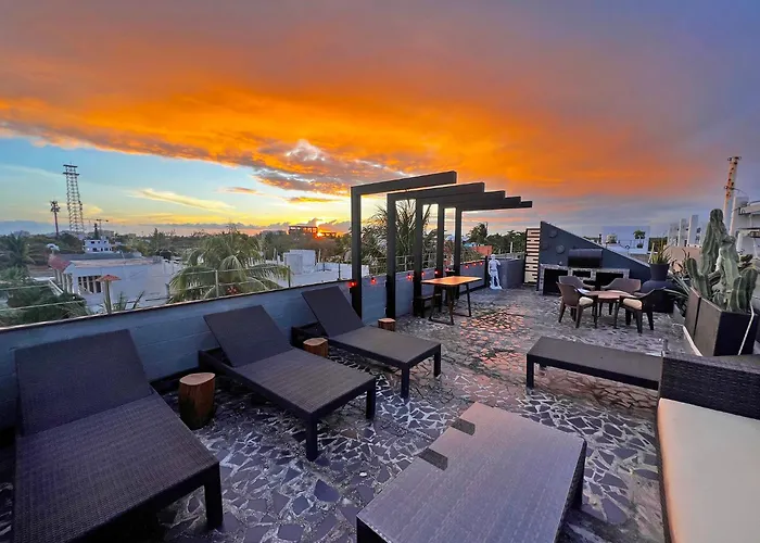 Beachside Oasis ! Spacious ½ Block From The Apartment Puerto Morelos