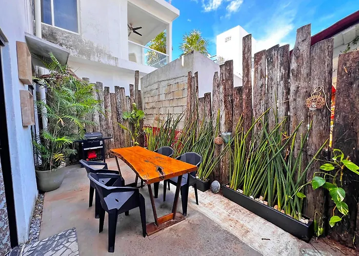 Beachside Oasis ! Spacious ½ Block From The Apartment