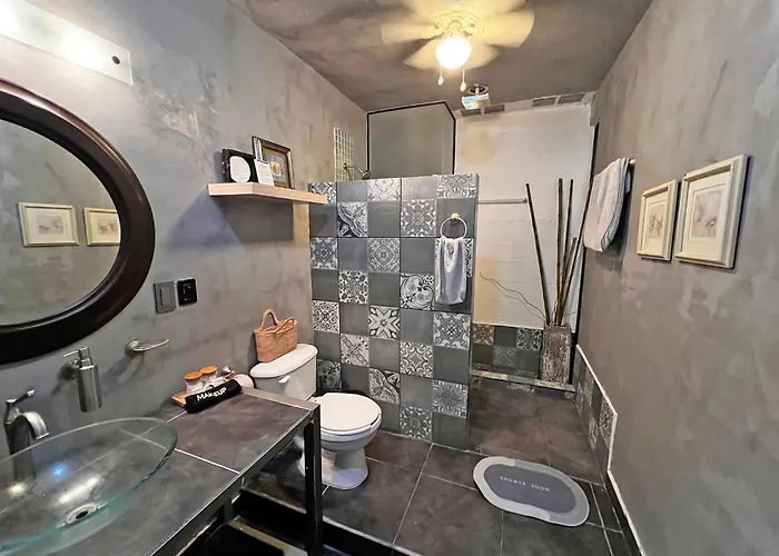 Apartment Beachside Oasis ! Spacious ½ Block From The Puerto Morelos