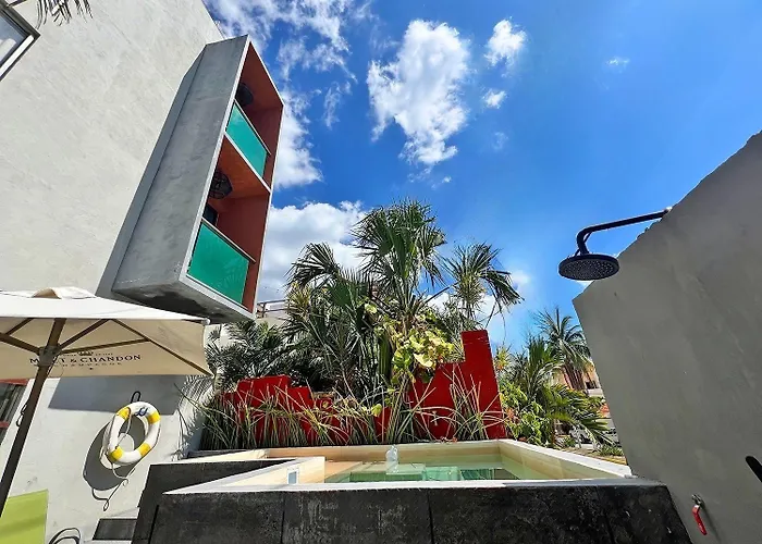 Beachside Oasis ! Spacious ½ Block From The *